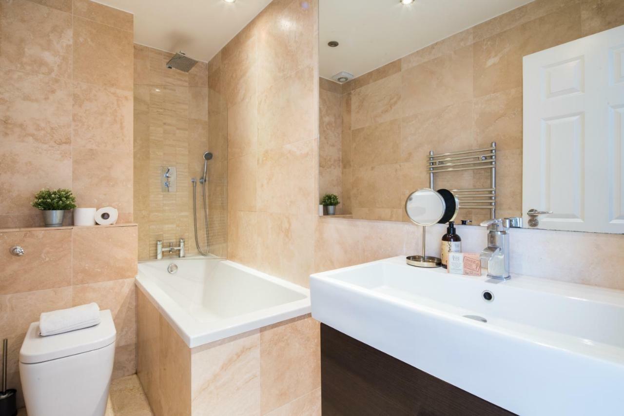 Gloucester Terrace By Lime Street London Exteriör bild
